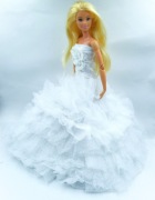 Suknia ślubna dla lalek typu Barbie 