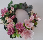 Wianek wiosenny z magnolią