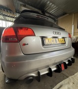 Dyfuzor z lampka stopu Audi a4 b7