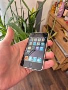 iPod Touch 2 gen 8GB | stan dobry | kabel ładujący | sprawny