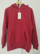 Bordowa bluza Queen przez głowę 