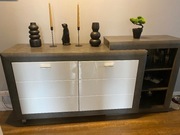 Sprzedam komodę +ozdoby w kolorze srebrnym,jest ich więcej niż na zdjeciu