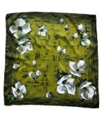 Jedwabna apaszka w kwiaty, ręcznie rolowana, bez wad