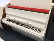 Białe Pianino Nordiska Futura, z pracowni transpor