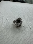 Pandora oryginalny charms literka D
