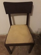 Krzesła drewniane z ubiegłego wieku po renowacji