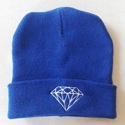 Niebieska czapka beanie diament