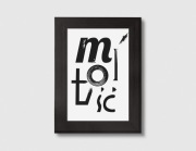 Miłość grafika typograficzna w drewnianej ramce A5