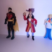 Ben   10 figurka    ruchoma  z osprzętem  stan idealny