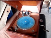 zabytkowy szwajcarski patefon Thorens 