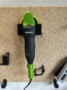 Uchwyt ścienny na polerkę.