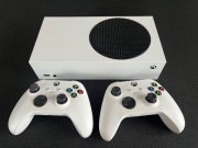 Xbox Series S 512GB + 2 pady