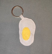 Brelok Jajko sadzone z filcu rękodzieło handmade 
