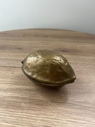 Mosiężny dziadek do orzechów w kształcie orzecha włoskiego