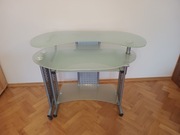 Szklane biurko kreślarskie do pracy