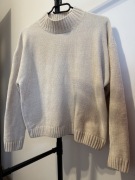 Beżowy sweter damski