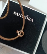 Charms Pandora O w koronie zawieszka pozłacana do bransoletki 