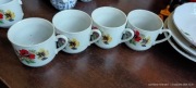  filiżanki z podstawką  chińskiej produkcji 