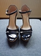 Nowe sandały na koturnie 38