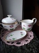 Porcelanowa cukiernica z mlecznikiem + paterka CYKLAMENY