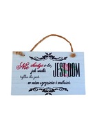 Drewniana tabliczka z napisem Nie chodzi o to jak wielki jest dom