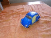 Samochód samochodzik auto autko zabawka model garbus niebieski 9cm