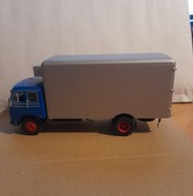 Kultowa ciężarówka PRL Mercedes LP334