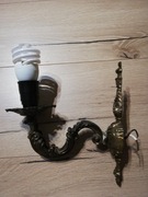 Lampa wisząca z mlecznego szkła.