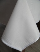 Biały obrus bawełna satynowa żakard 140x200 cm Kropki