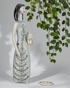 Kobieta z wazonem Hollohaza Węgry lata 60/70te wys.27cm