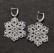 Kolczyki z metalizowanej nici na biglu angielskim