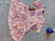 Sukienka we wzory bardzo ładna.