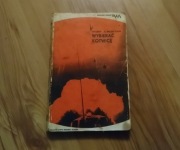 Książka o marynarzu widoczna na foto 