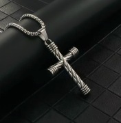 Naszyjnik z krzyżykiem