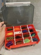 ZESTAW PRZYNĘTA GUMOWA TANTA 4,9CM 80szt pstrąg kleń okon pudełko z regul.