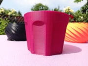 Burgundowa doniczka osłonka z podstawką