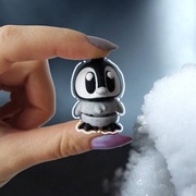 Figurka mały pingwin pingwinek ruchoma mini figurka szary pisklak ozdoba