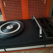 Gramofon  Philips  623  lata 70 super stan  + drugi  gratis na części 