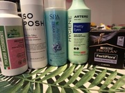 Pielęgnacja białego psa szampon So Posh, Tropiclean, puder Artero