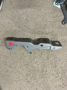 Volvo C40 XC40 wspornik prawy przedniego pasa błotnika 