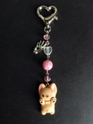 Brelok piesek różowy ręka serca