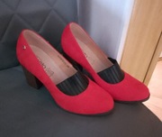 Buty damskie na obcasie.