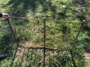 Metalowy płotek ogrodowy 2 przęsła ozdobny rustykalny do renowacji