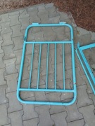 Metalowe łóżko dziecięce z czasów PRL