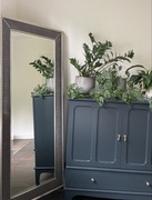 lustro w pięknie zdobiinej solidnej drewnianej ramie