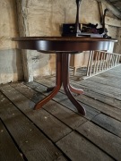 Stół okrągły rozkladany 110 cm x 77 cm do renowacji vintage prl fornir