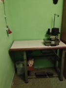 Owerlok ze stołem. Uzywany