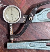 Czujnikowy grubościomierz ramieniowy