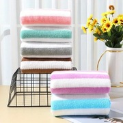 Zestaw sześciu różnokolorowych miękkich i chłonnych ręczników 75x35cm