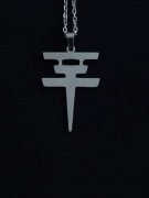 Naszyjnik, wisiorek z logo grupy Tokio Hotel srebrny mały 
